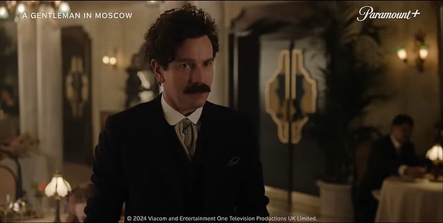 Os fãs do ator escocês Ewan McGregor, 52, ficaram impressionados com sua atuação na série Paramount + A Gentleman In Moscow